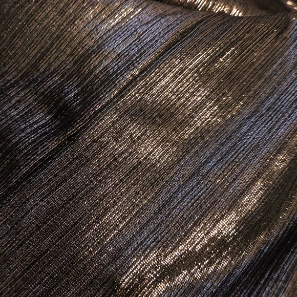 Alfani 1x NWT light weight cool shimmer top - Picture 3 of 5